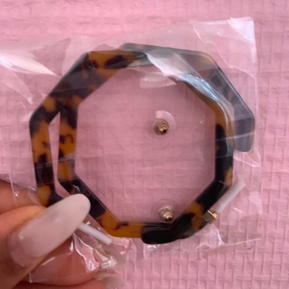 Leopard hoop earrings - Picture 4 of 4